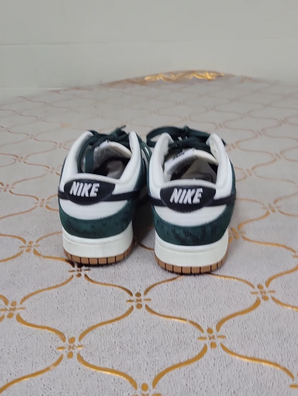 Nike Low-Top Sneakers in White & Dark Green